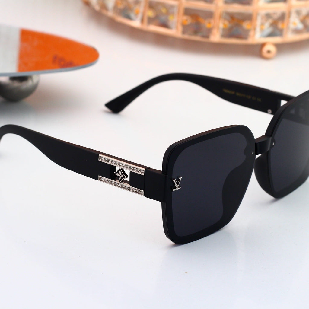 Louis vuitton Metal Logo Oversized Sunglasses 0921 Butterfly